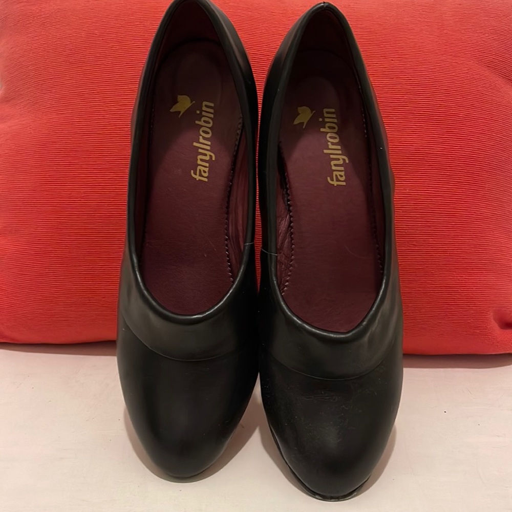 Farylrobin pumps - black leather with shiny wood heel. Size 8.